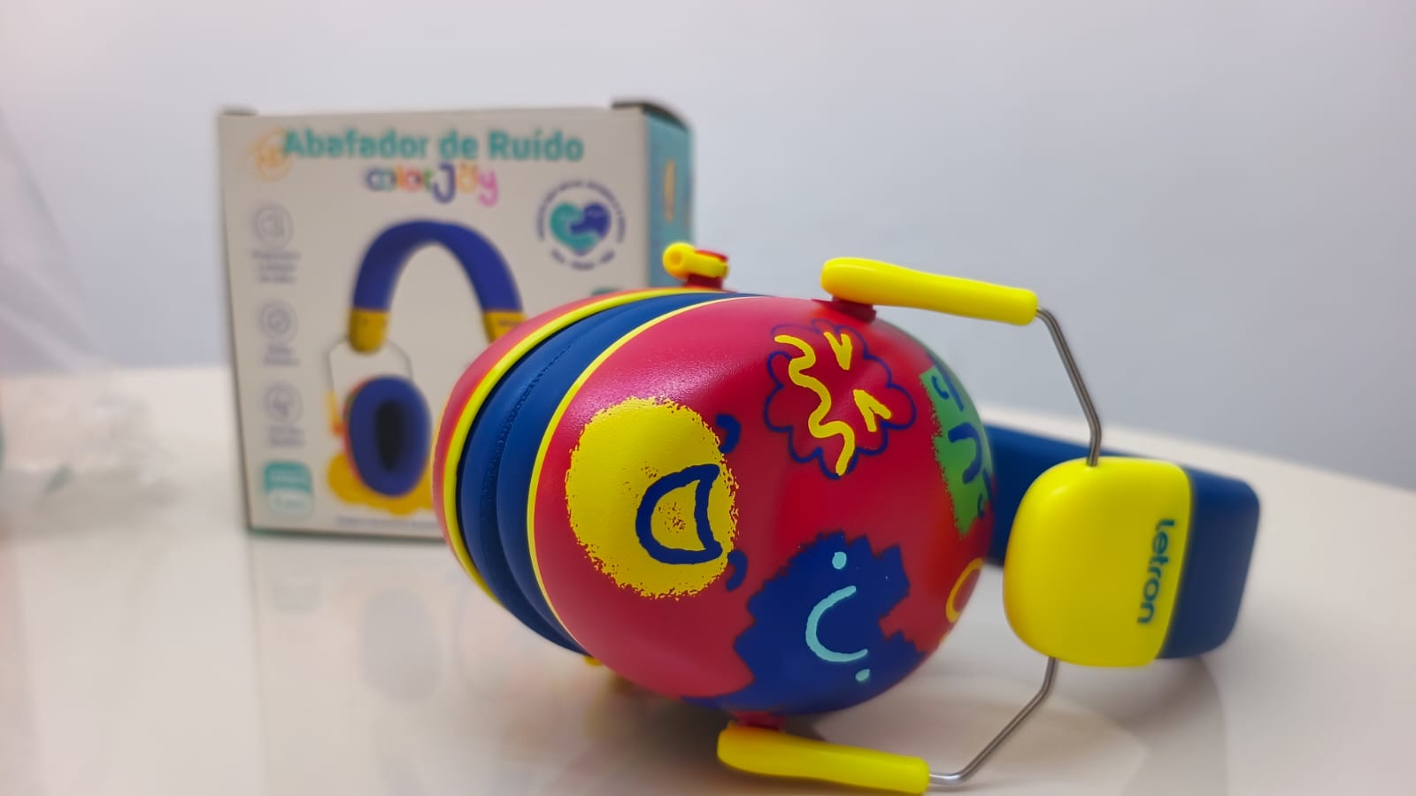 Educação de Criciúma distribui 500 abafadores para estudantes da rede municipal - Prefeitura Municipal de Criciúma